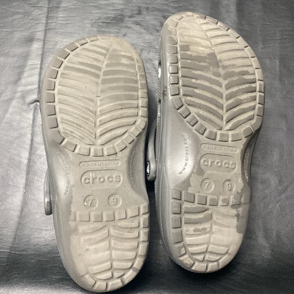 Grey crocs, men 7 women 9 - Picture 4 of 4